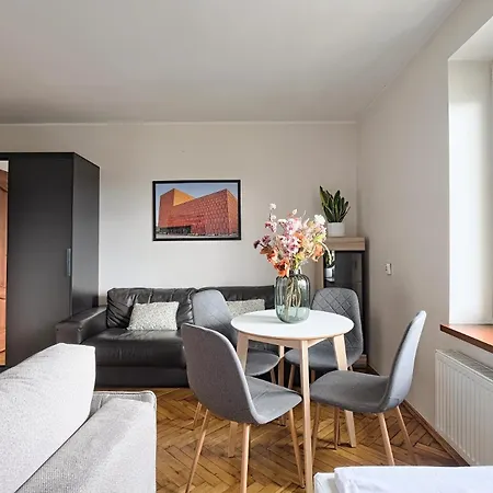 Urban Nest Starowislna 95 아파트 *